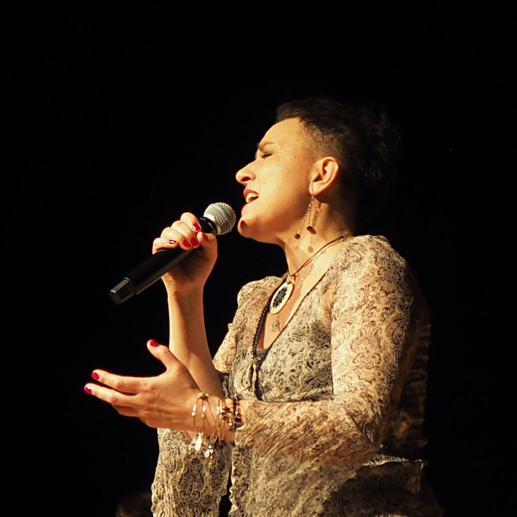 Śpiewa Agnieszka Kowalska